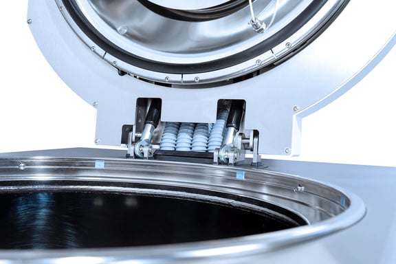 Innovative locking ring lid for secure locking of Systec autoclaves