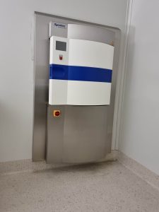 Fixed Systec pass-through autoclave for sterilisation in the laboratory