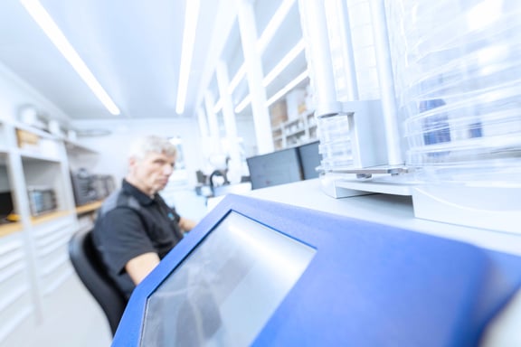 Working at Systec: modern laboratory workstation